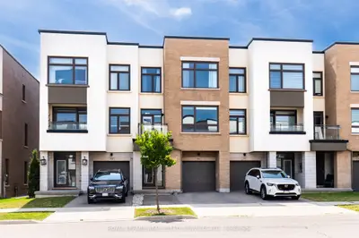 Att/Row/Townhouse in Oakville
