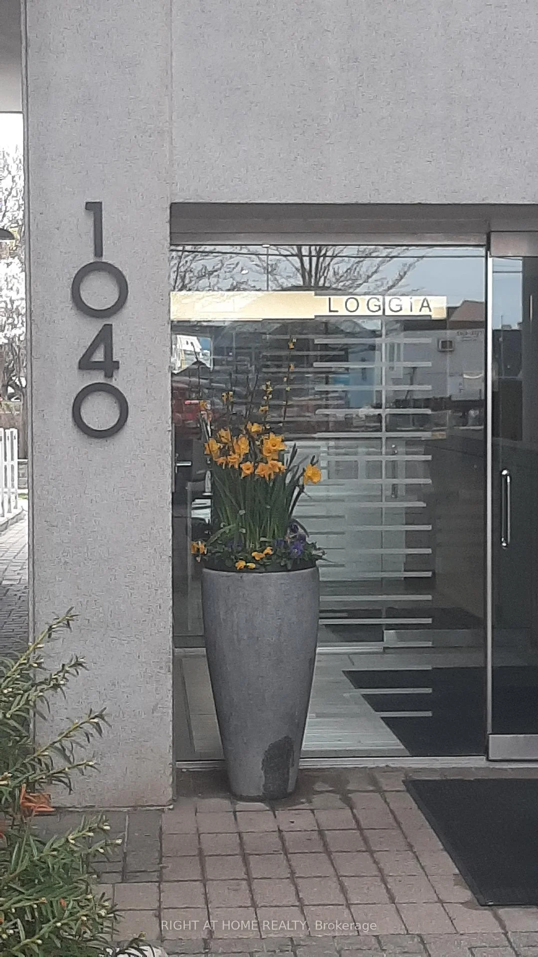 1040 The Queensway 205, Toronto W08, ON M8Z 0A7