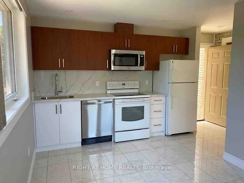 1543 Dupont Street 2, Toronto W02, ON M6P 3S5