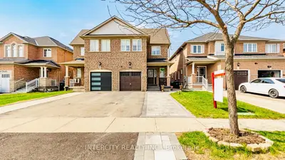 Semi-Detached in Brampton