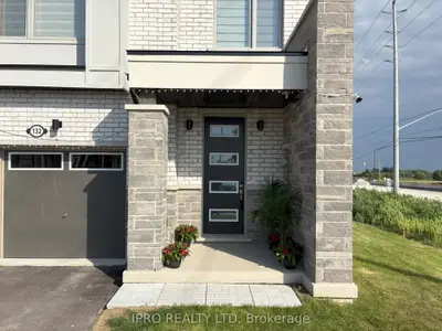 Att/Row/Townhouse in Brampton
