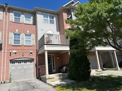 Att/Row/Townhouse in Milton