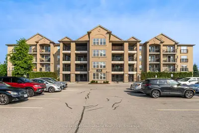 Condo Apartment in Milton