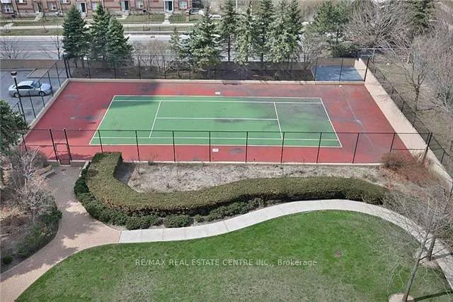 135 hillcrest Avenue 1113, Mississauga, ON L5B 4B1