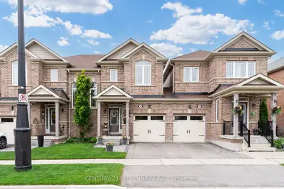 Att/Row/Townhouse in Brampton