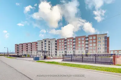 Condo Apartment in Milton