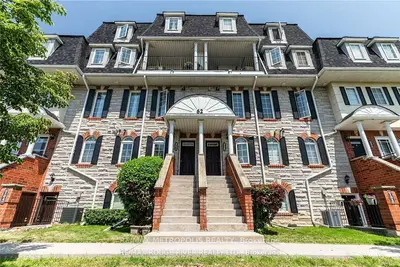 Condo Townhouse in Toronto