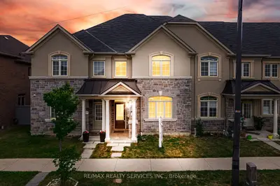 Att/Row/Townhouse in Brampton