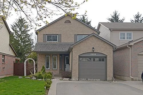 1074 Montgomery Drive, Oakville, ON L6M 1G1
