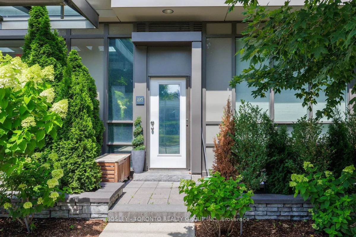 8 Fieldway Road 105, Toronto W08, ON M8Z 3L1