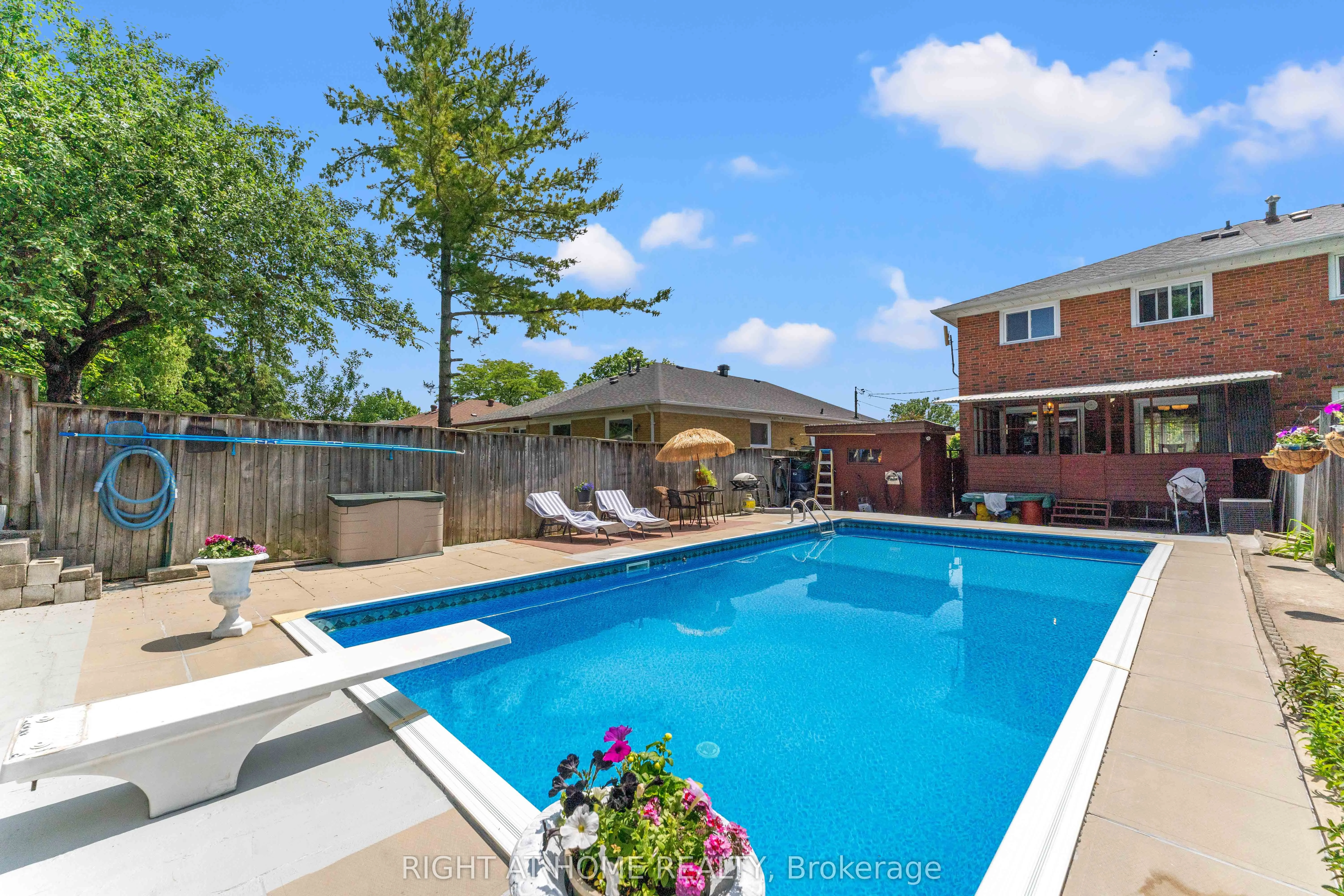3633 Anniversary Road, Mississauga, On L5c 2g2