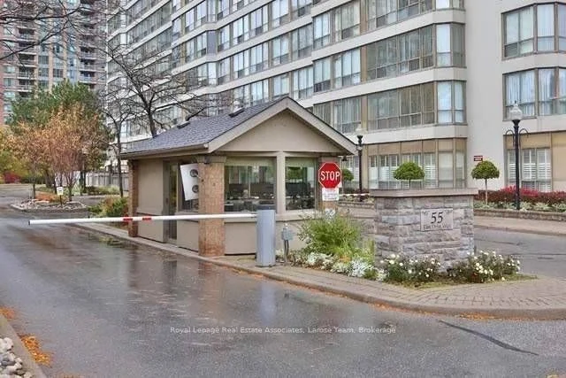 55 Elm Drive W Ph02, Mississauga, ON L5B 3Z3
