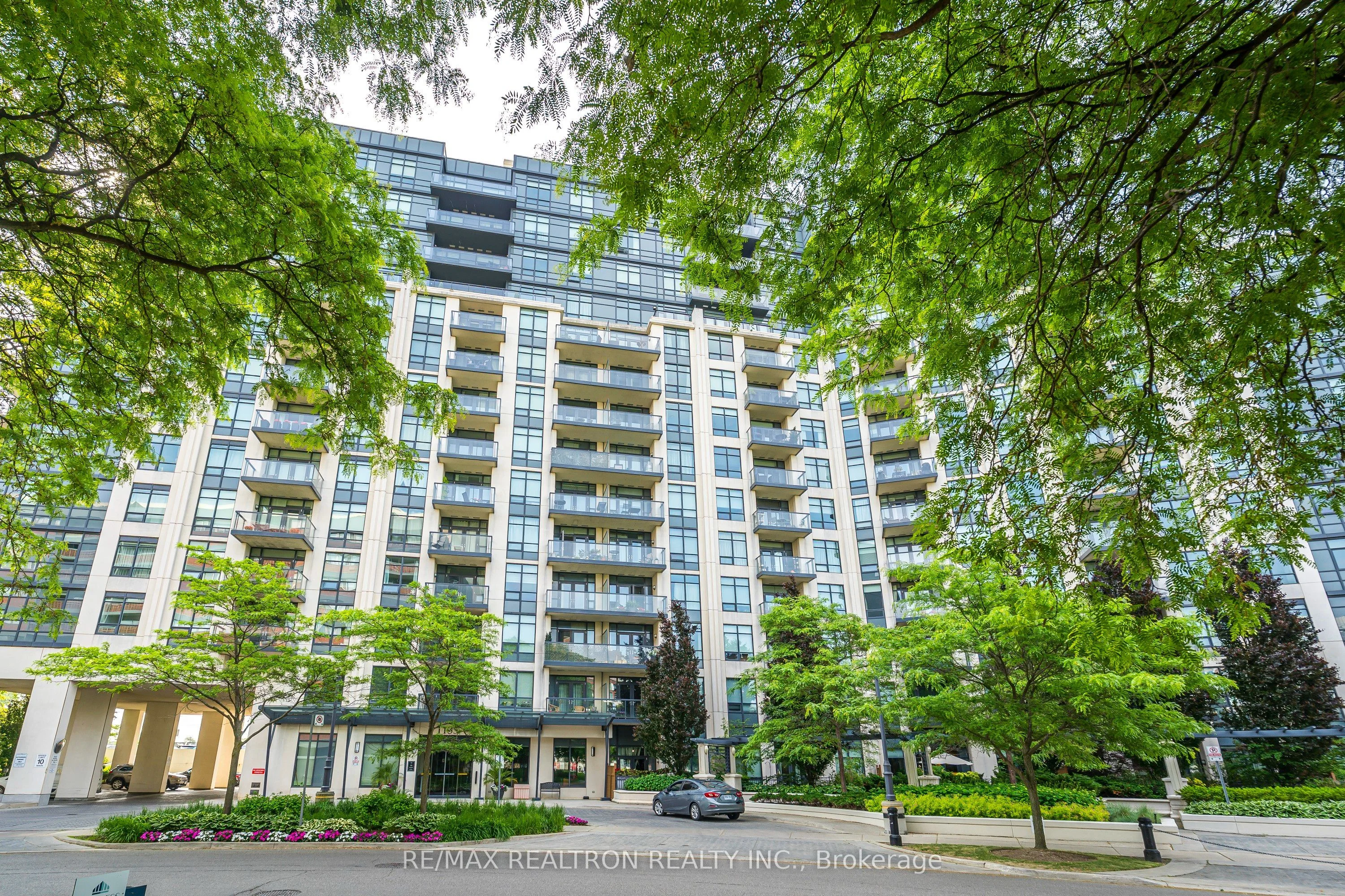 1135 Royal York Road 1011, Toronto W08, ON M9A 0C3