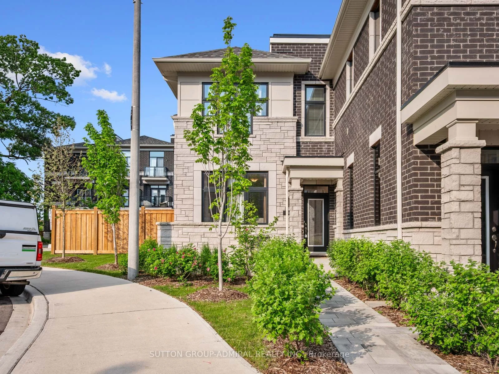 Att/Row/Townhouse in Toronto
