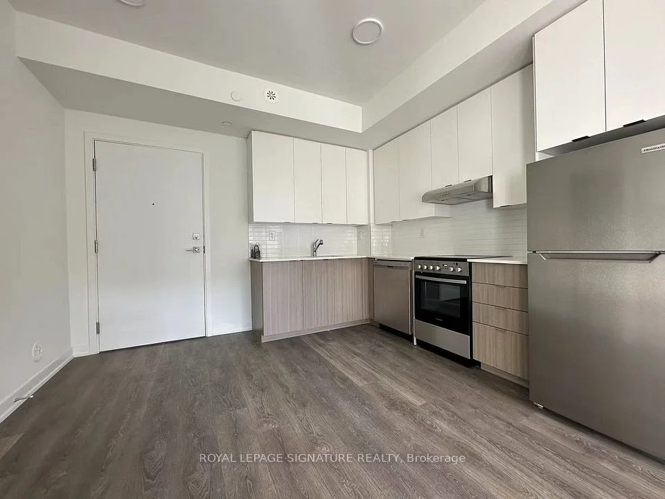 135 CANON JACKSON Drive 207, Toronto W04, ON M6M 0C3