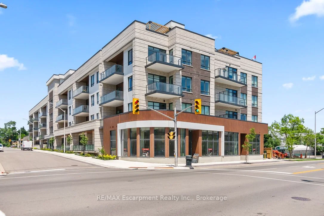 Common Element Condo in Oakville
