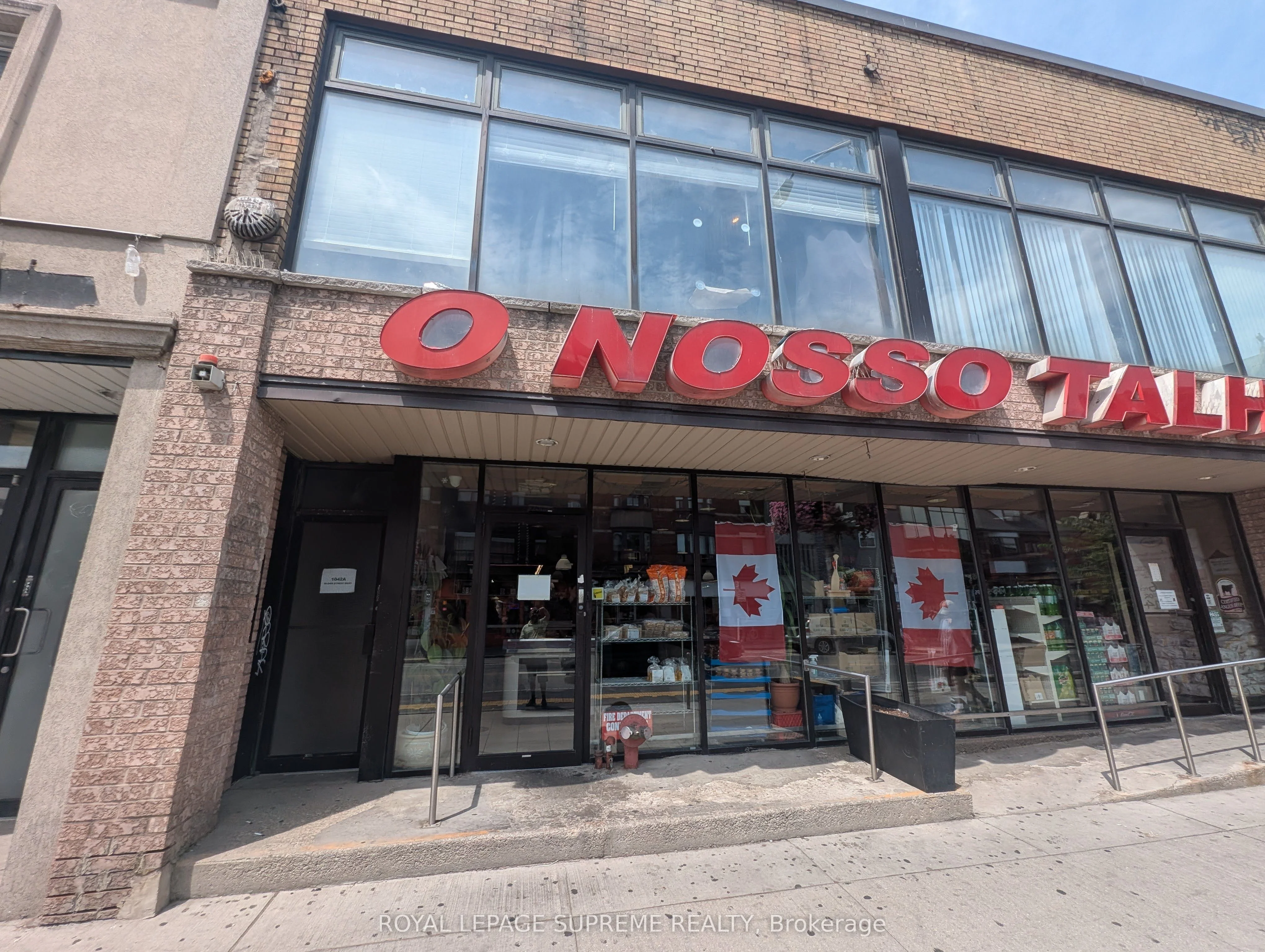 1042A Bloor Street W 3, Toronto W02, ON M6H 1M3
