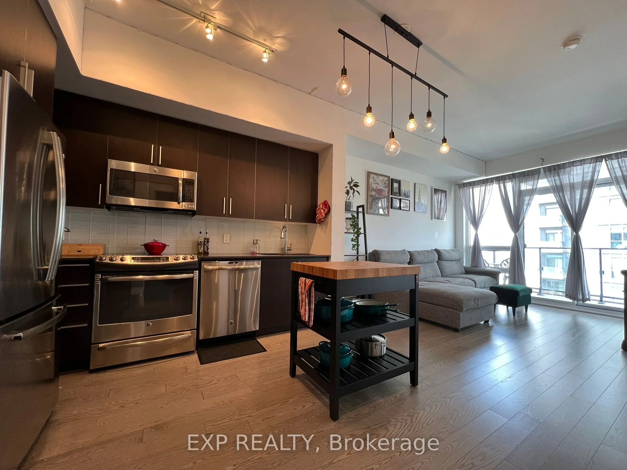 2212 Lake Shore Boulevard 3007, Toronto W06, ON M8V 0C2