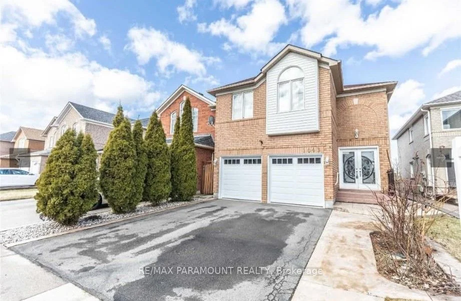 1043 Blueheron Boulevard, Mississauga, ON L5V 2J8