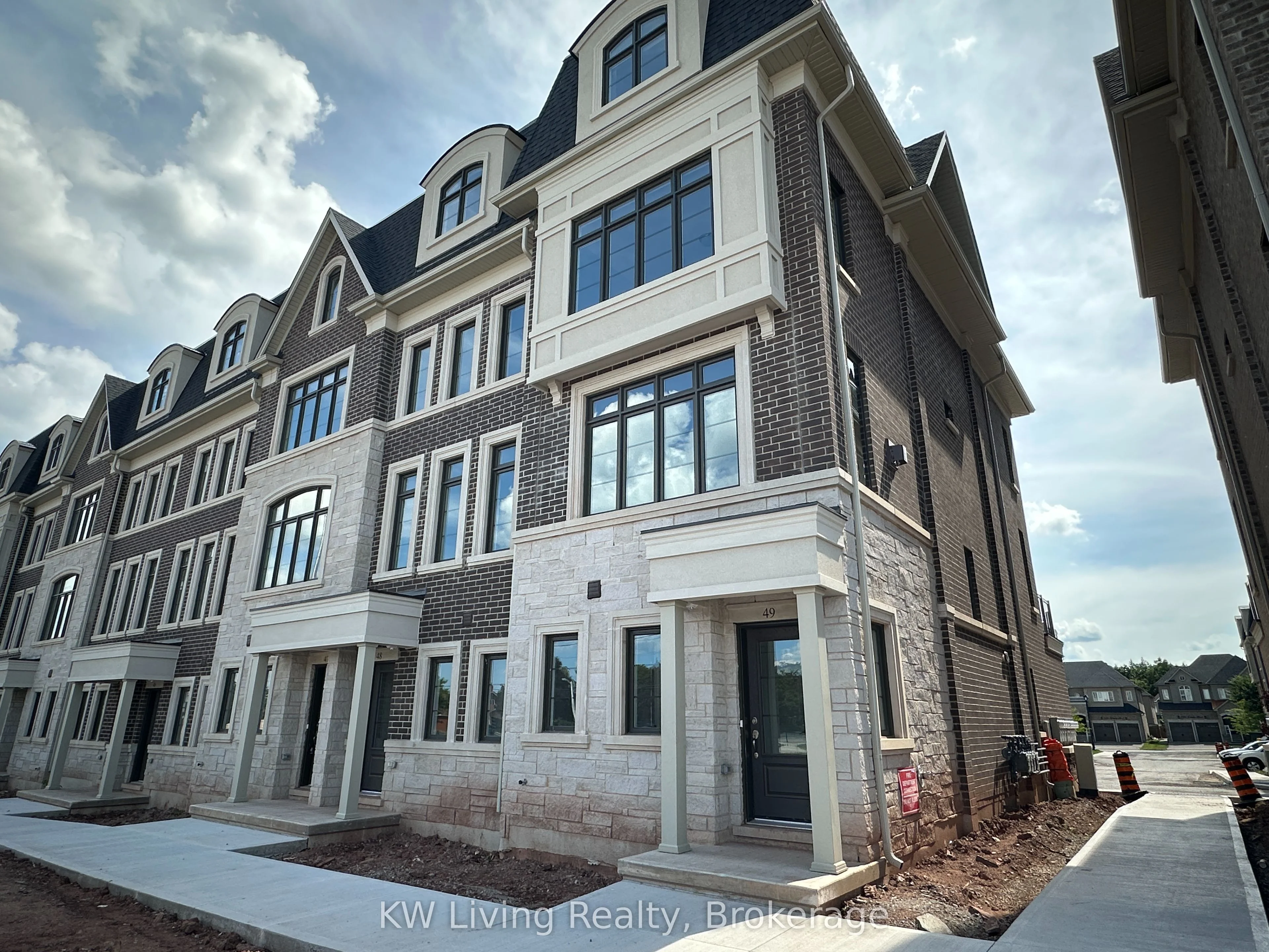 2140 Trafalgar Road 49, Oakville, ON L6H 7H2