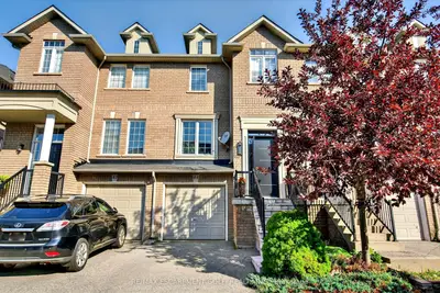 Att/Row/Townhouse in Oakville