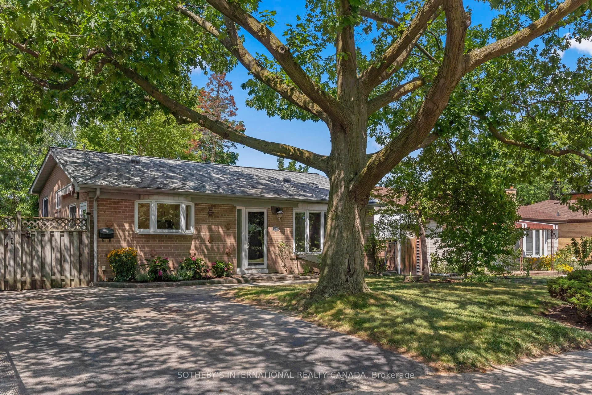 1293 Lewisham Drive, Mississauga, On L5j 3p8