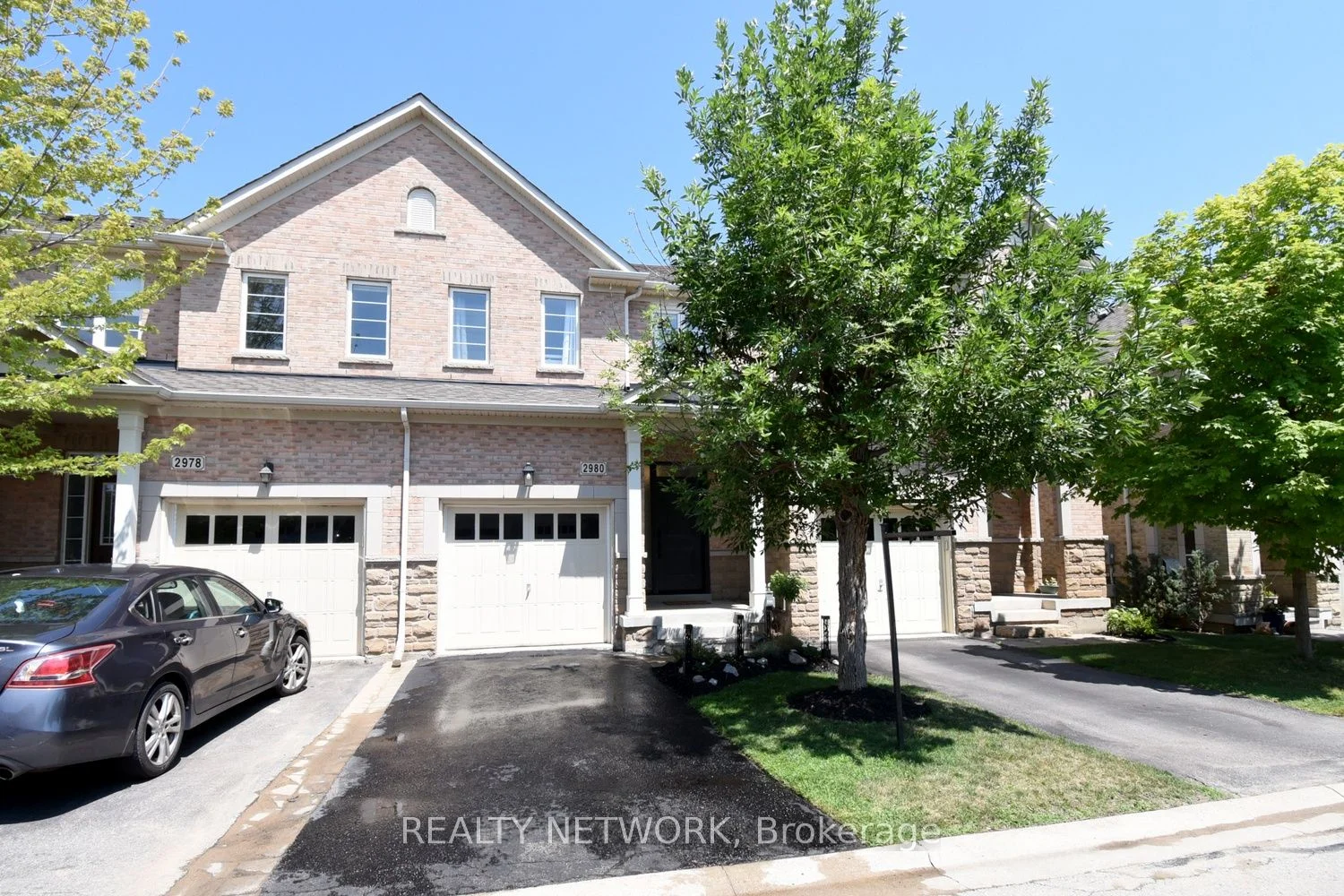 Att/Row/Townhouse in Burlington