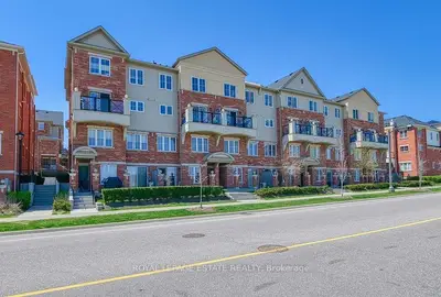 Condo Townhouse in Oakville