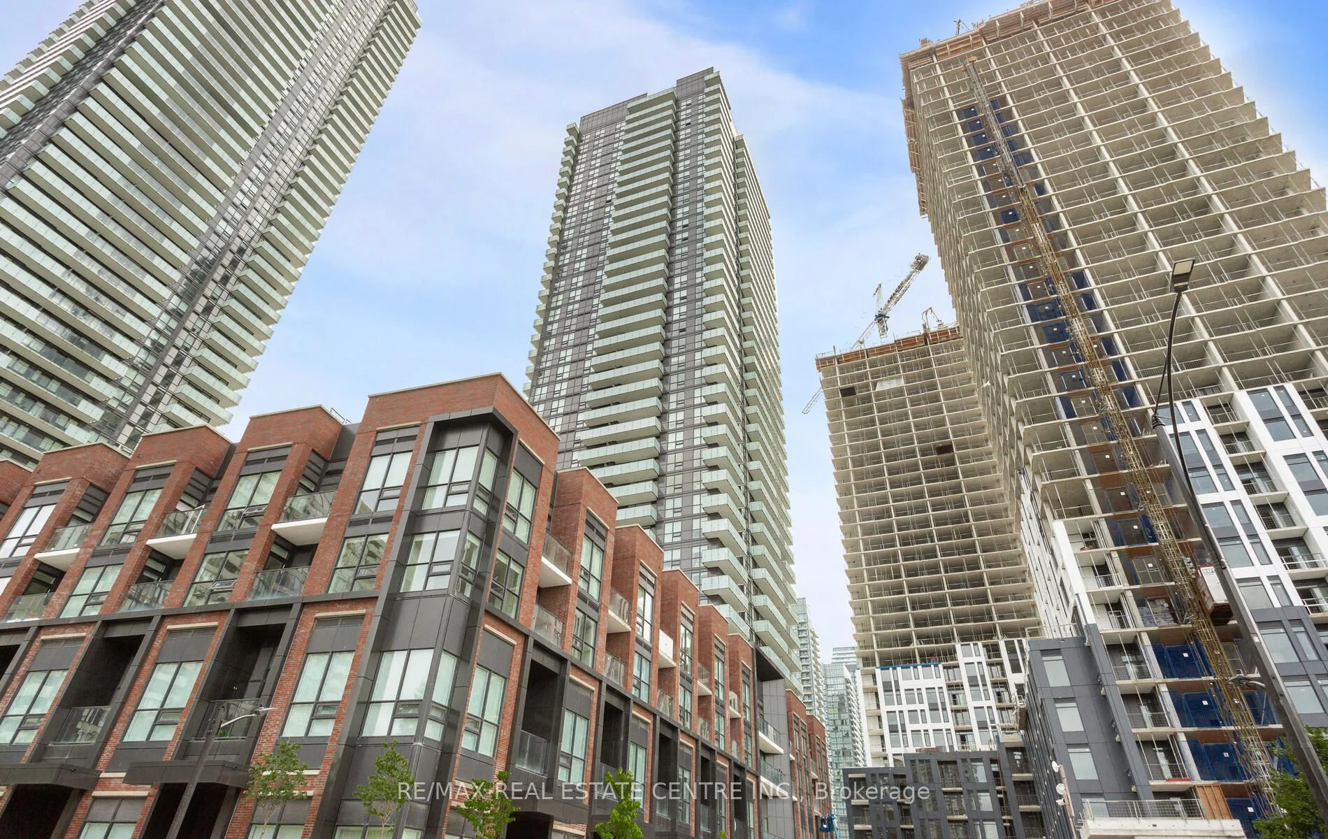 Condo Apartment in Mississauga