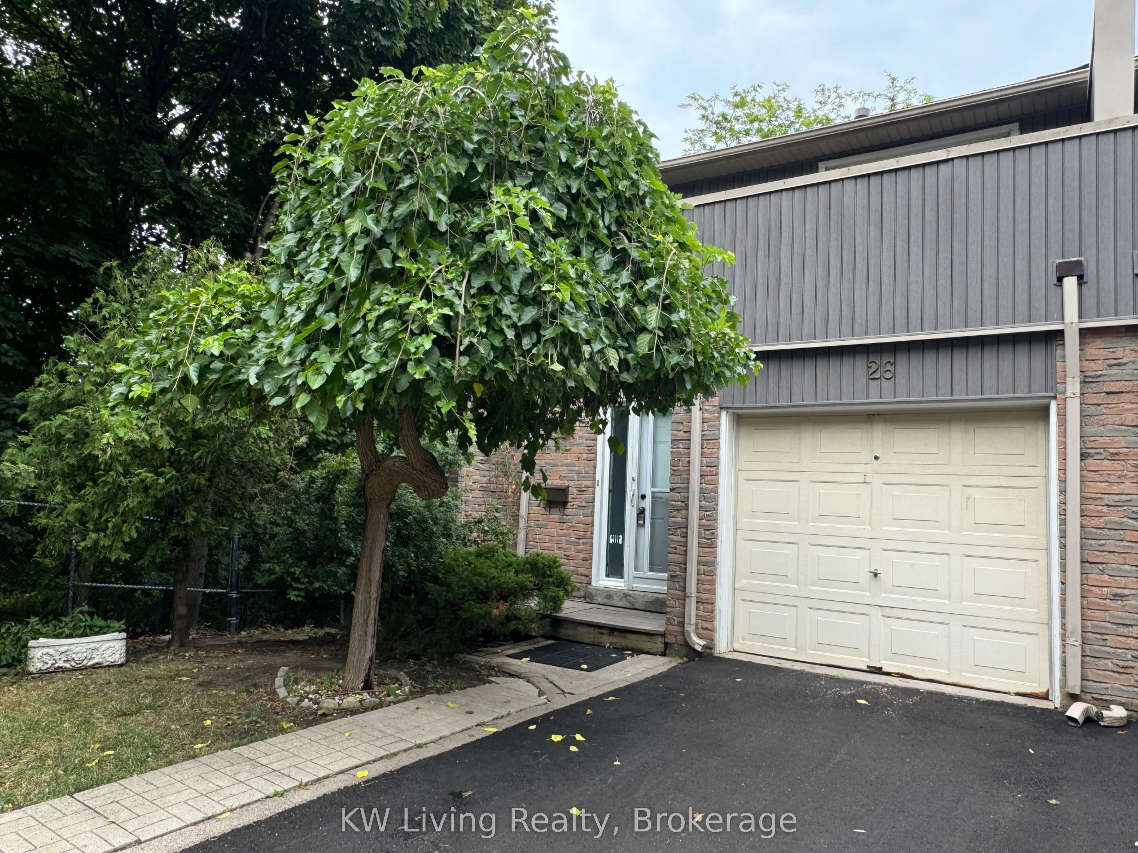 900 Dundas Street W 26, Mississauga, ON L5C 3B3