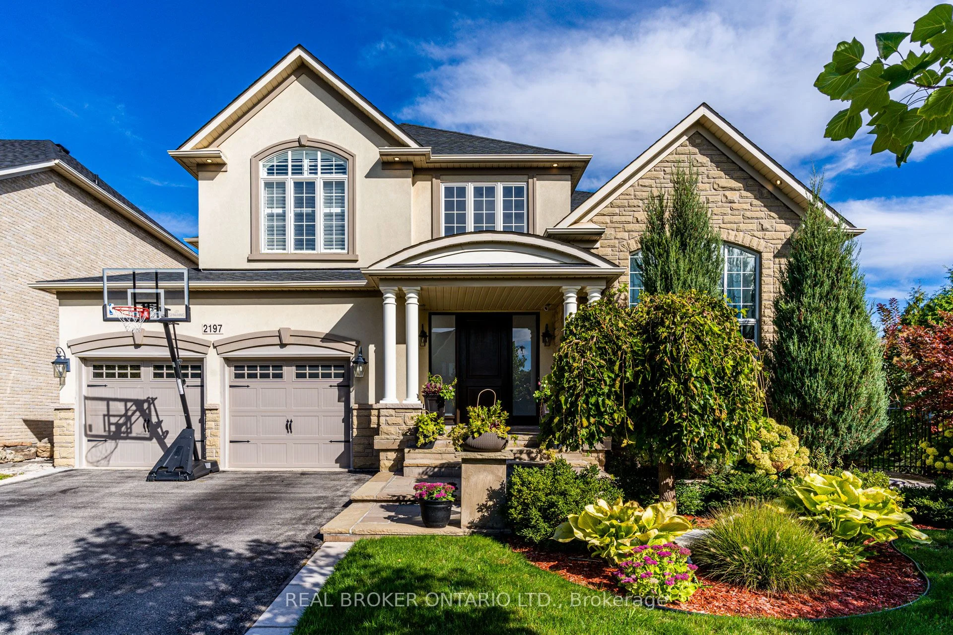 2197 Wuthering Heights Way, Oakville, ON L6M 0A3