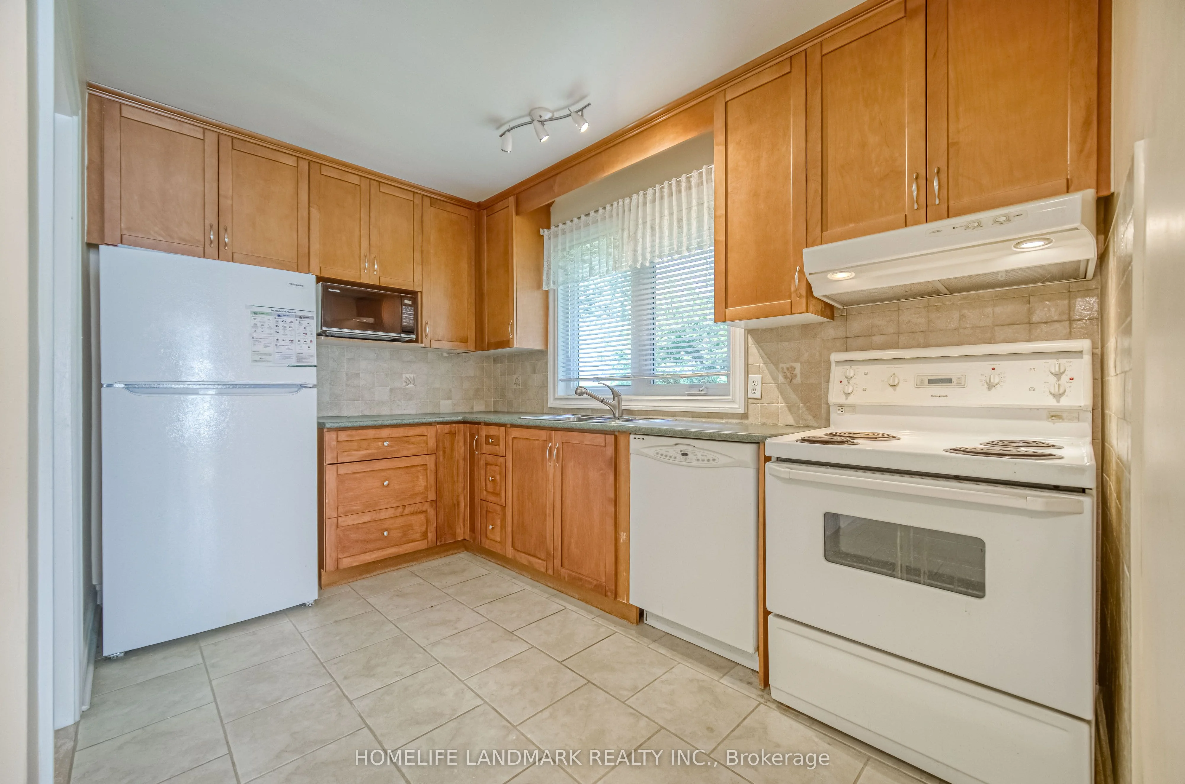 425 Maple Grove Drive, Oakville, ON L6J 4V8