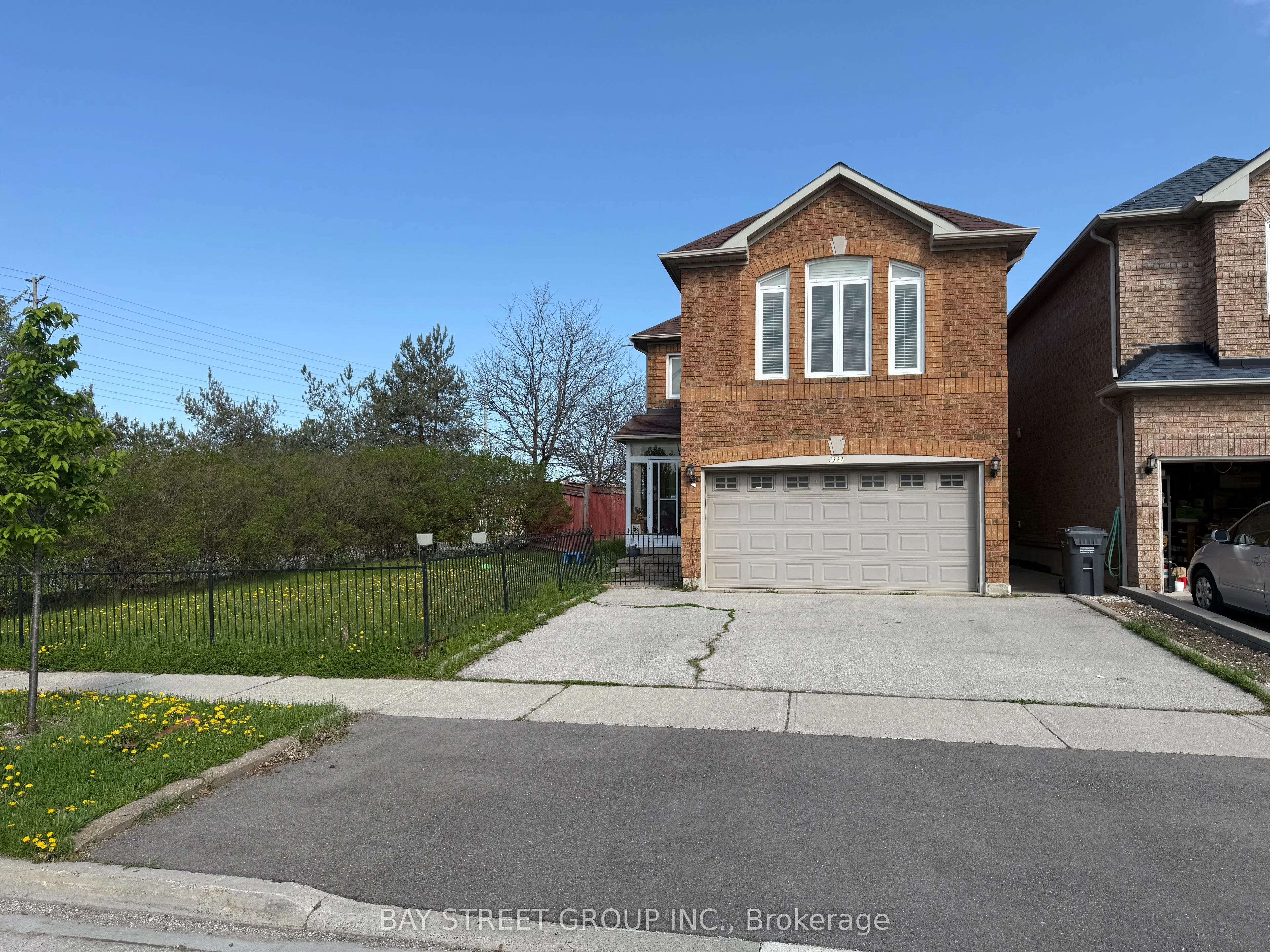 5327 Landsborough Avenue, Mississauga, On L5r 3x1