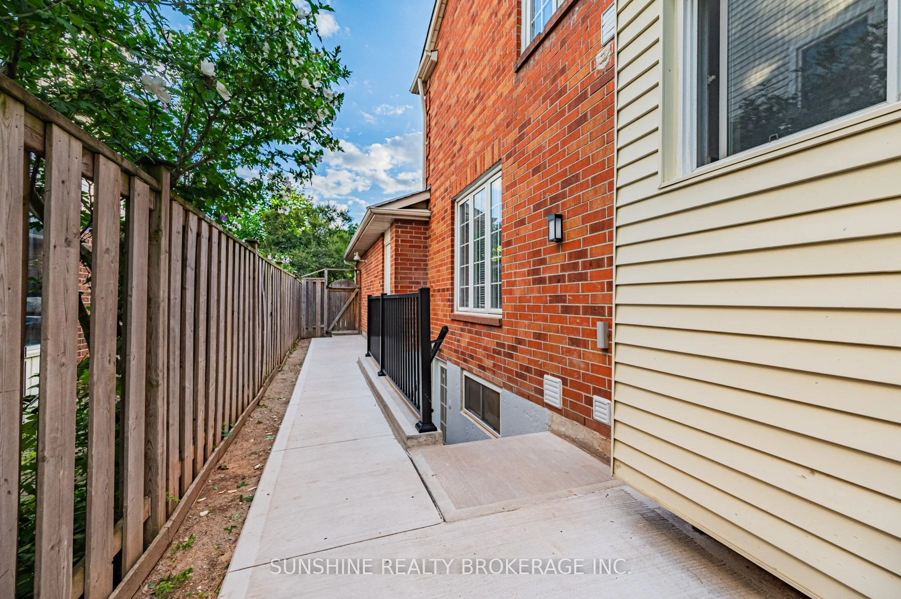 2358 folkway Drive Basement, Mississauga, ON L5L 3B6