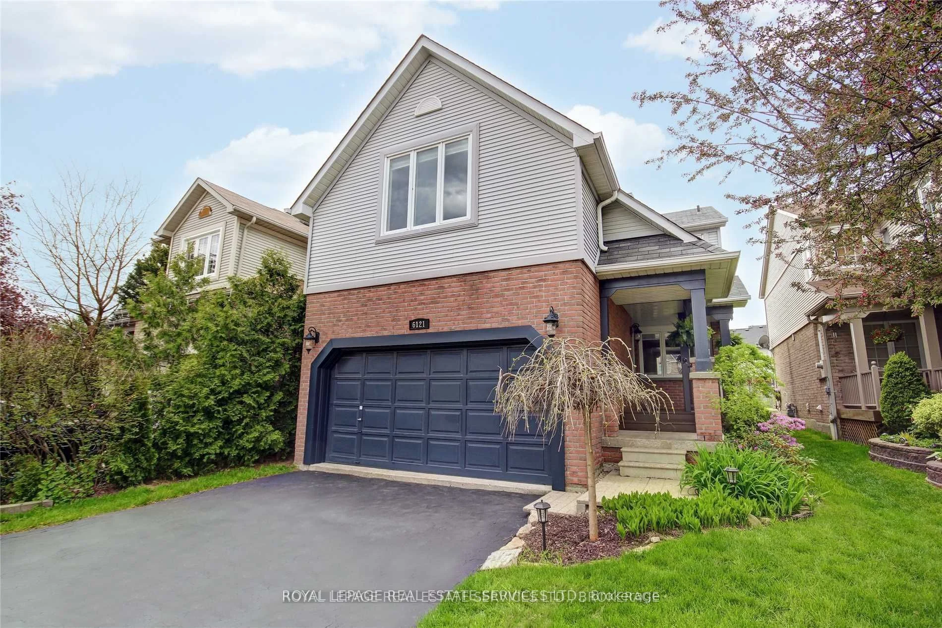 6121 Leeside Crescent, Mississauga, ON L5M 5K7