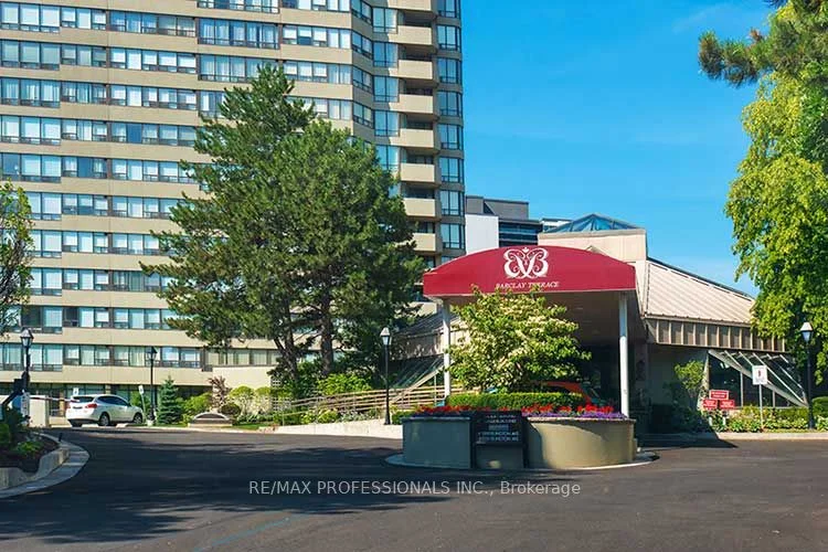 1300 Islington Avenue 702, Toronto W08, ON M9A 5C4
