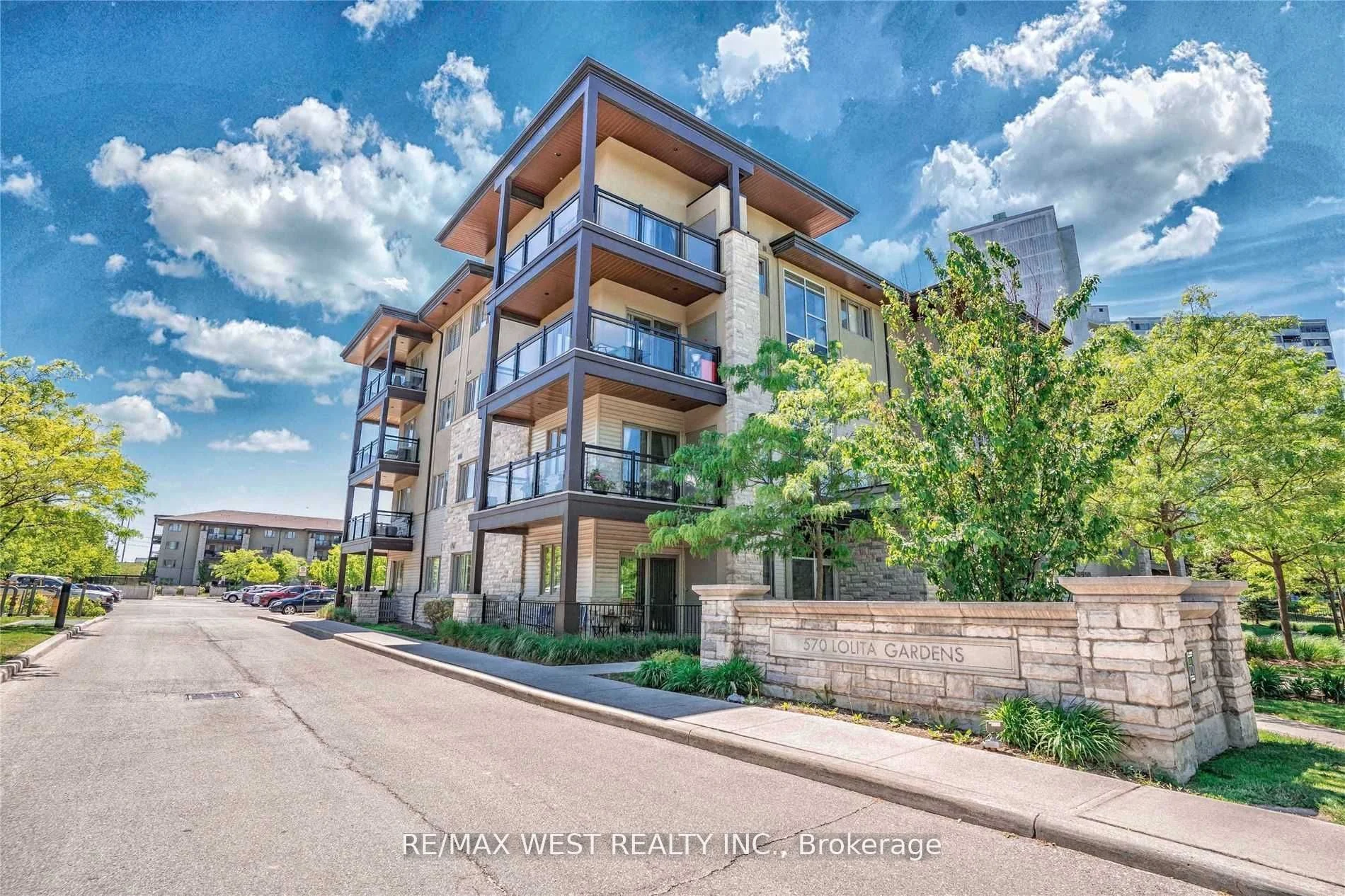 570 Lolita Gardens 345, Mississauga, ON L5A 0A1