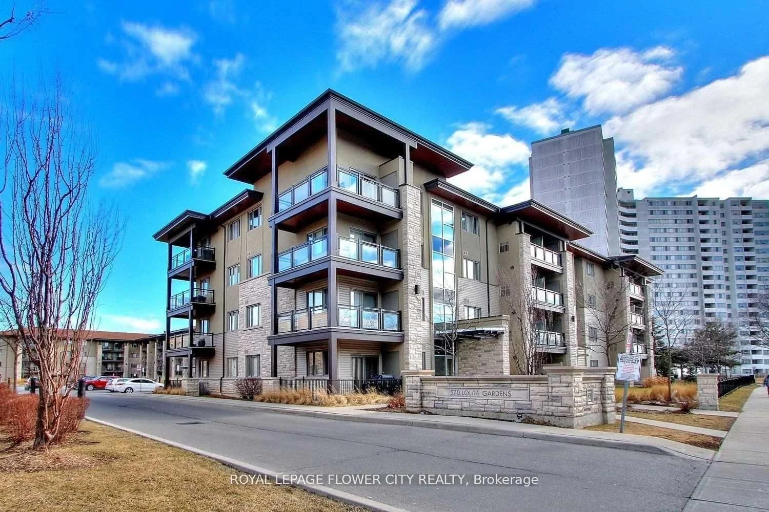 570 Lolita Gardens 215, Mississauga, ON L5A 0A1