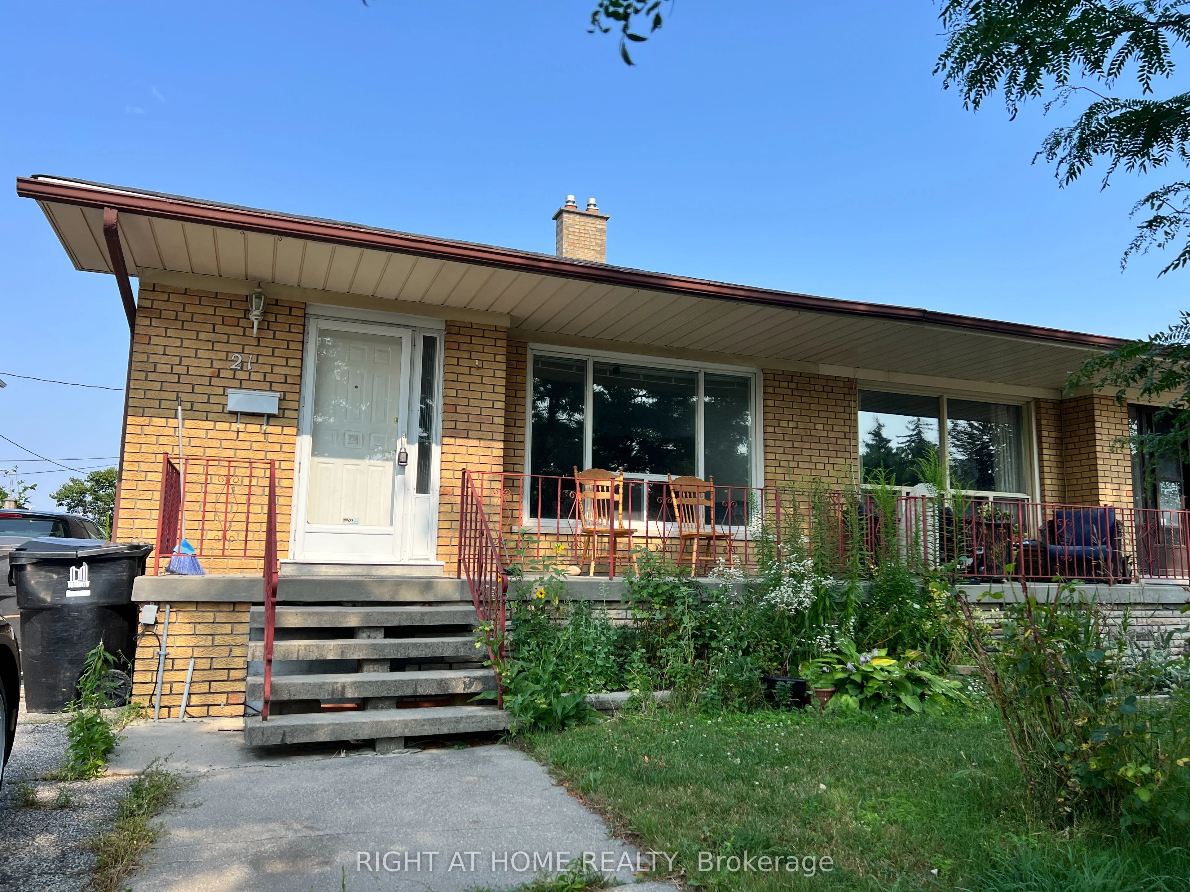 21 Featherwood Place, Toronto W08, ON M9A 4V7