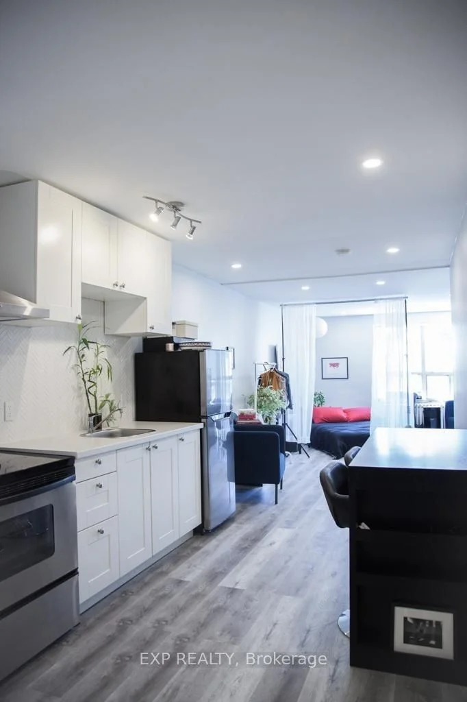 259 Lakeshore Road E 5, Mississauga, ON L5G 1G8