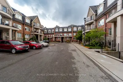 Condo Townhouse in Oakville