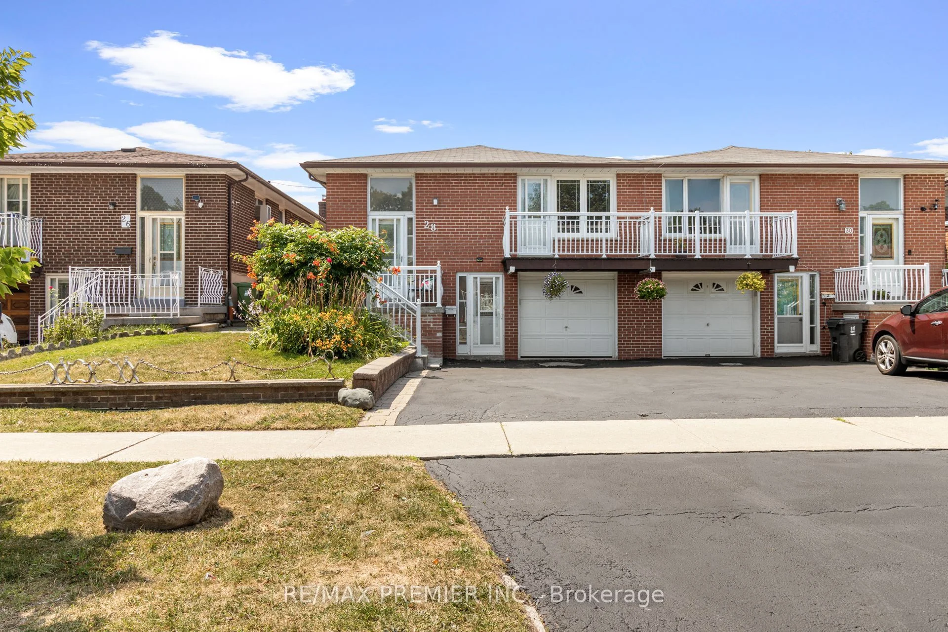 28 Futura Drive, Toronto W05, ON M3N 2L7