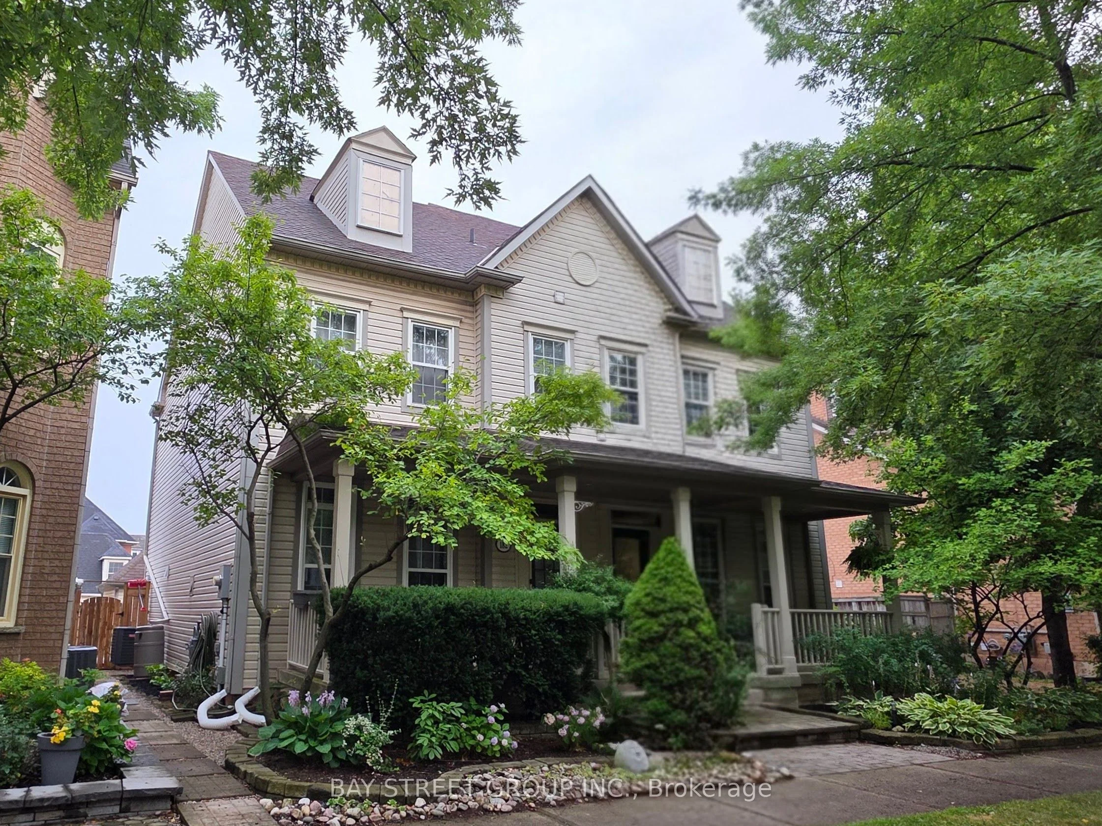 182 Gatwick Drive, Oakville, ON L6H 6N1