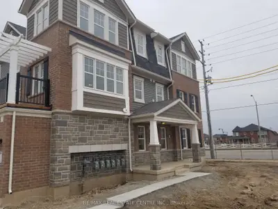 Att/Row/Townhouse in Milton