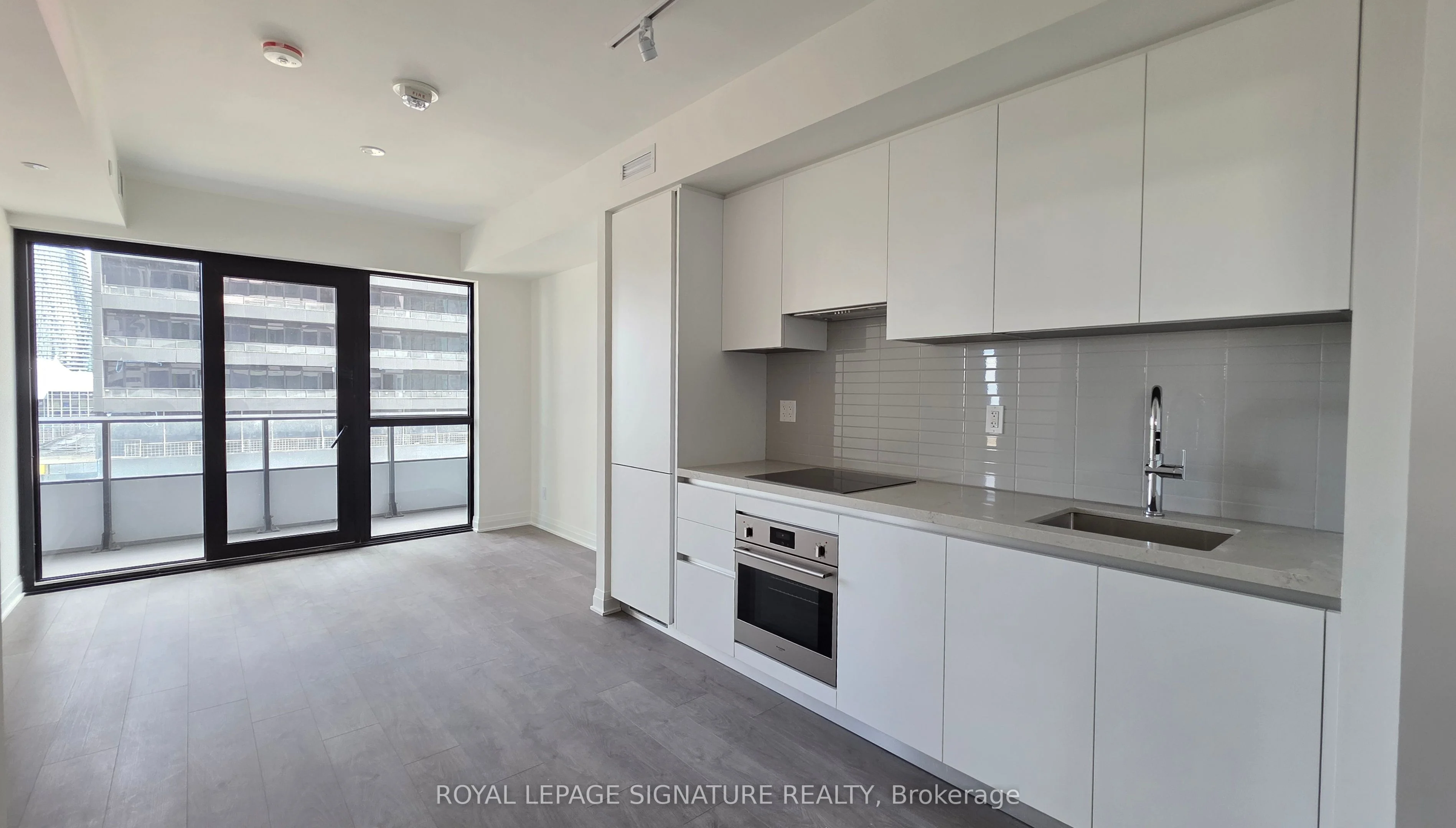 4015 The Exchange 810, Mississauga, ON L5B 0N9