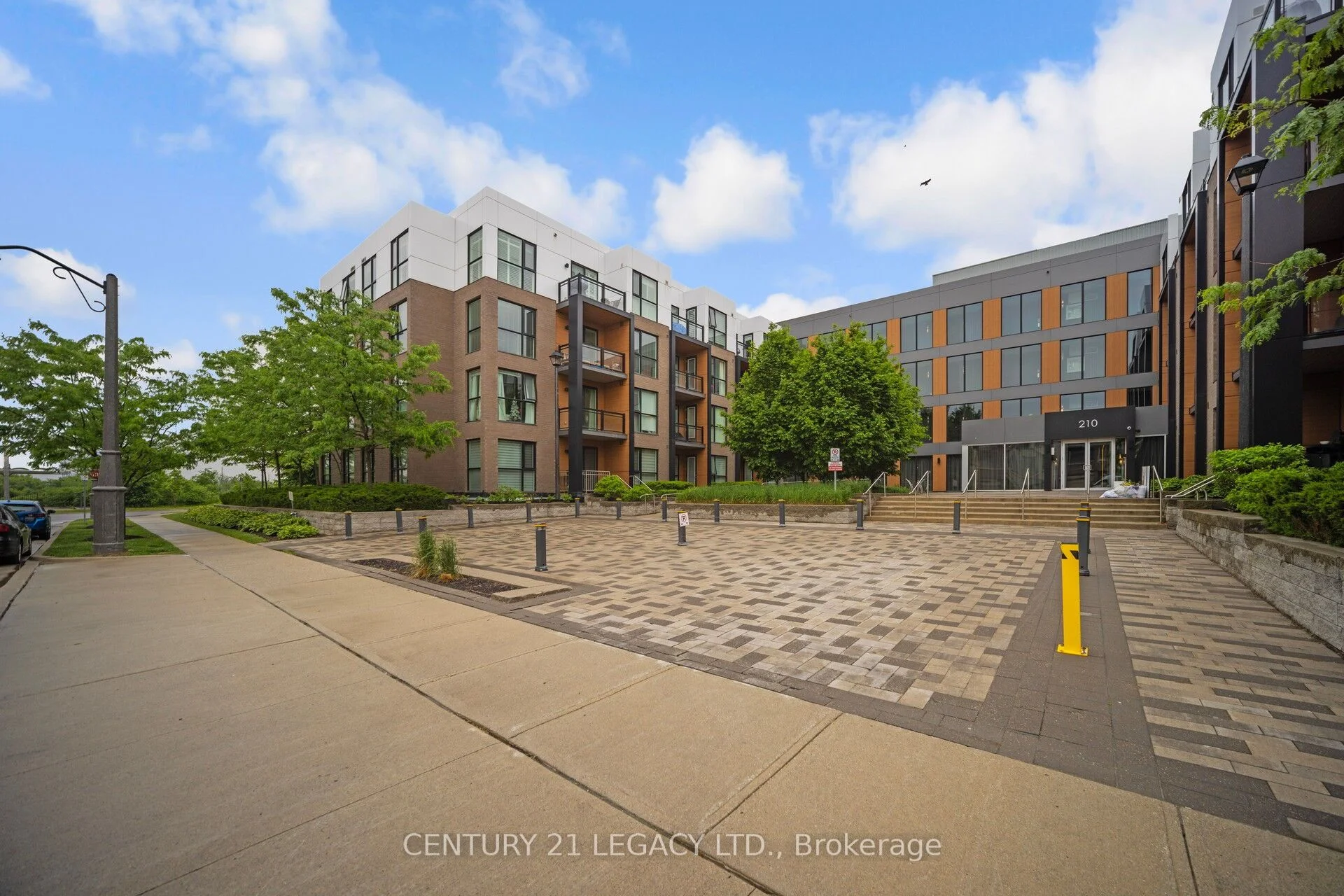 210 Sabina Drive 317, Oakville, ON L6H 7C3