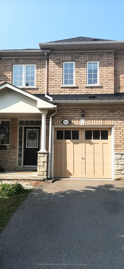 Att/Row/Townhouse in Oakville