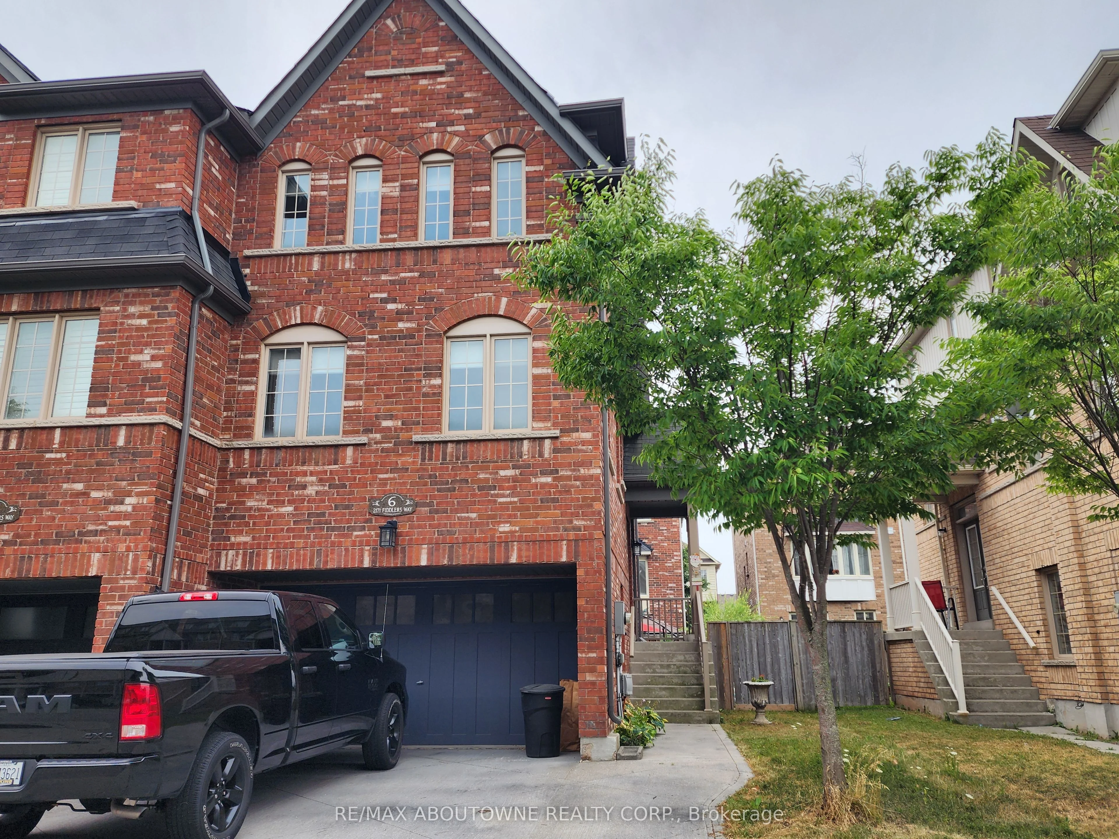 2171 Fiddlers Way #6, Oakville, ON L6M 0R9