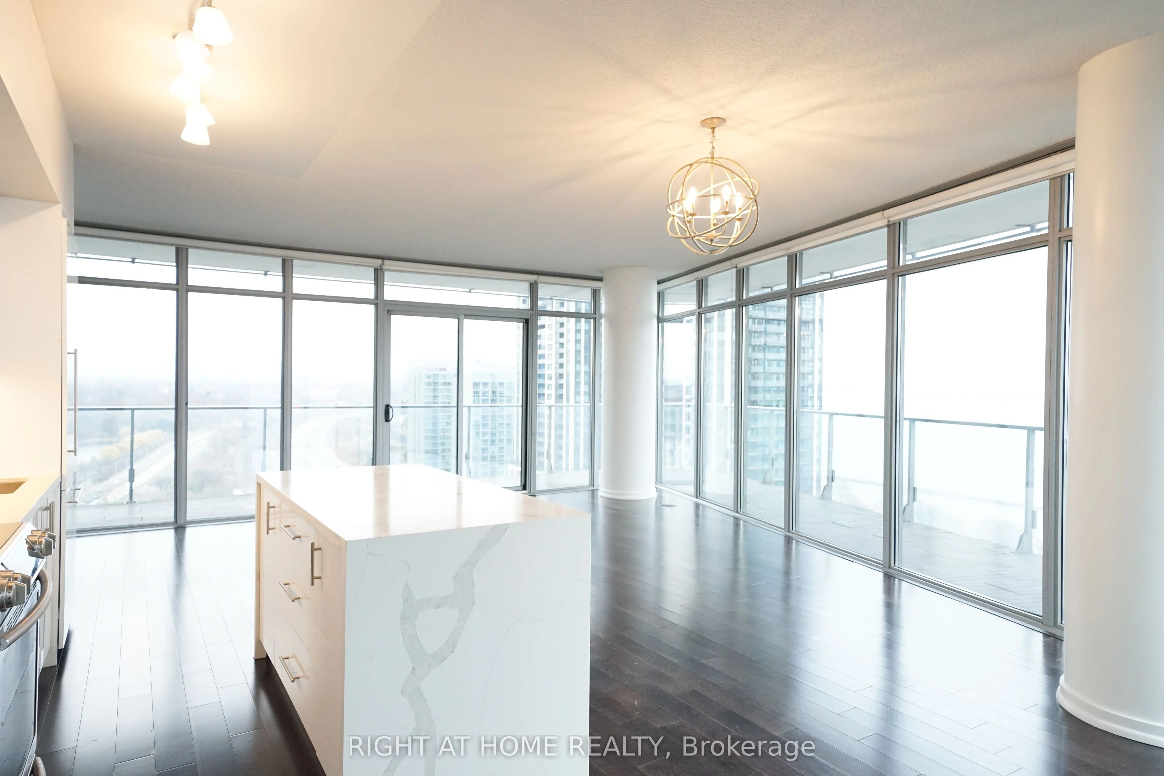 103 The Queensway Avenue 1804, Toronto W01, ON M6S 5B3