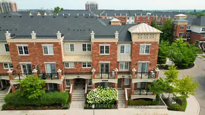 Condo Townhouse in Oakville